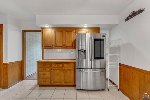 1512 SW Ward PKY, Topeka, KS 66604