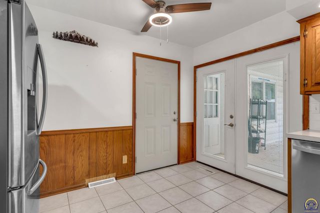 1512 SW Ward PKY, Topeka, KS 66604