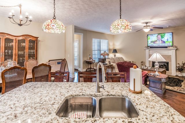 1084 N McMahan Dr, Gallatin, TN 37066