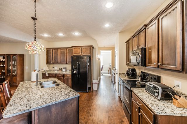 1084 N McMahan Dr, Gallatin, TN 37066
