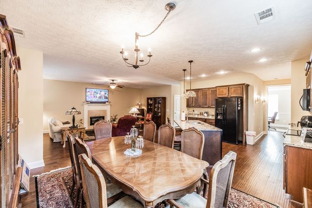 1084 N McMahan Dr, Gallatin, TN 37066
