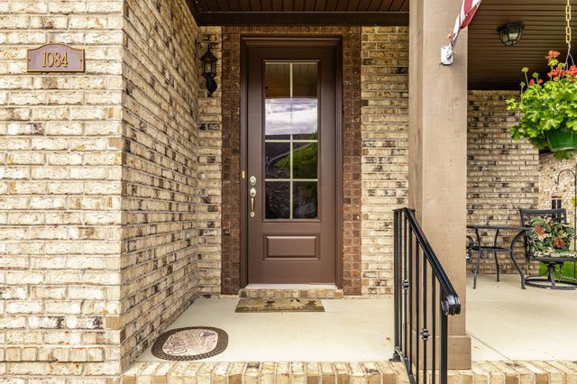 1084 N McMahan Dr, Gallatin, TN 37066
