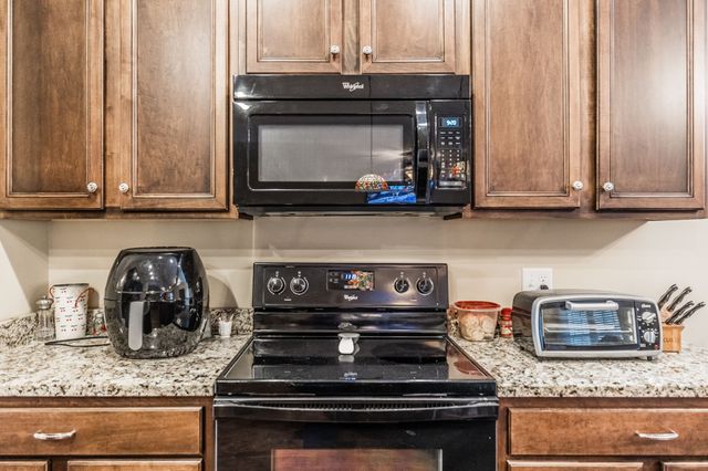 1084 N McMahan Dr, Gallatin, TN 37066