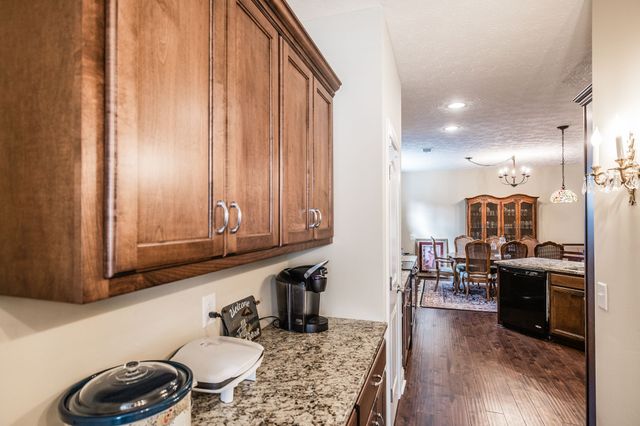 1084 N McMahan Dr, Gallatin, TN 37066