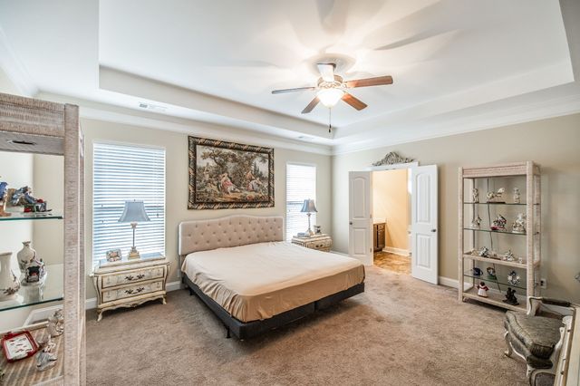 1084 N McMahan Dr, Gallatin, TN 37066