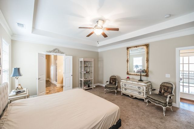 1084 N McMahan Dr, Gallatin, TN 37066