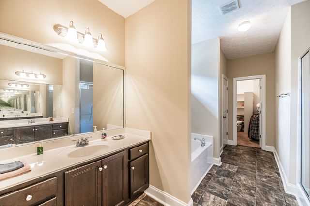 1084 N McMahan Dr, Gallatin, TN 37066