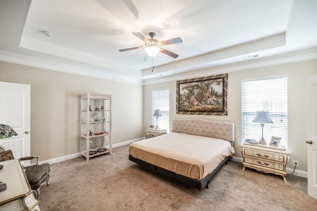 1084 N McMahan Dr, Gallatin, TN 37066