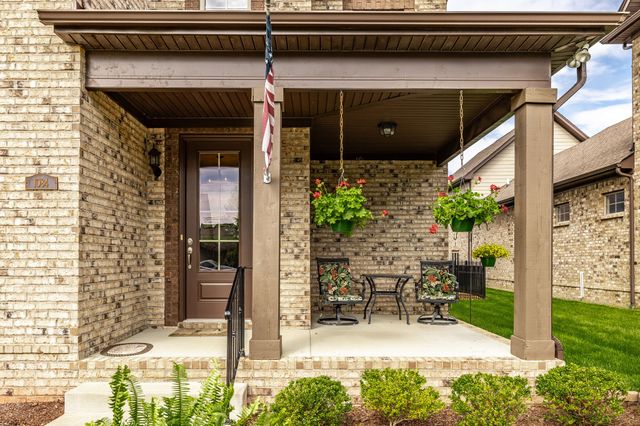 1084 N McMahan Dr, Gallatin, TN 37066