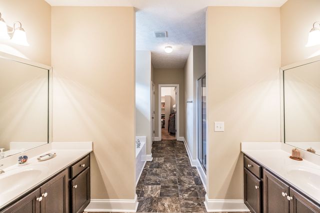 1084 N McMahan Dr, Gallatin, TN 37066