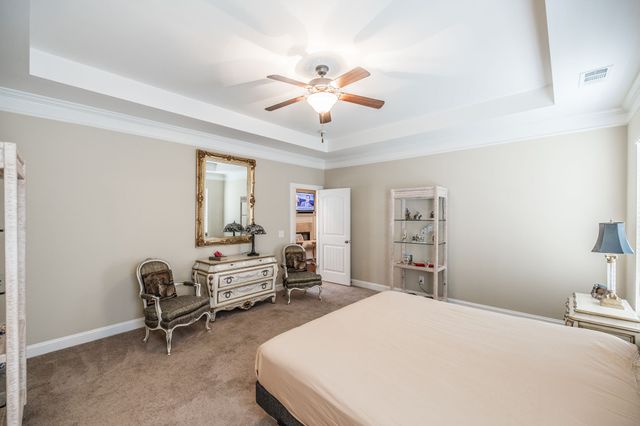 1084 N McMahan Dr, Gallatin, TN 37066
