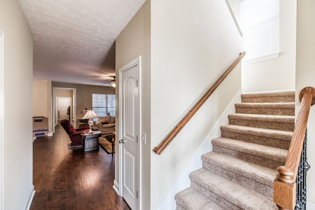 1084 N McMahan Dr, Gallatin, TN 37066