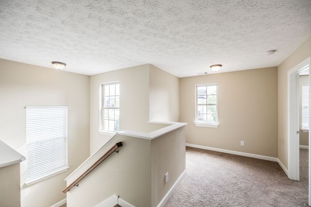 1084 N McMahan Dr, Gallatin, TN 37066