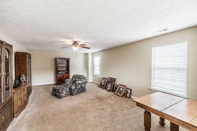 1084 N McMahan Dr, Gallatin, TN 37066