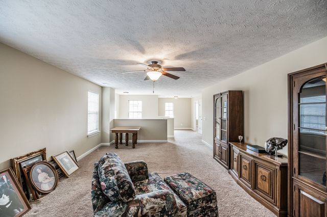 1084 N McMahan Dr, Gallatin, TN 37066
