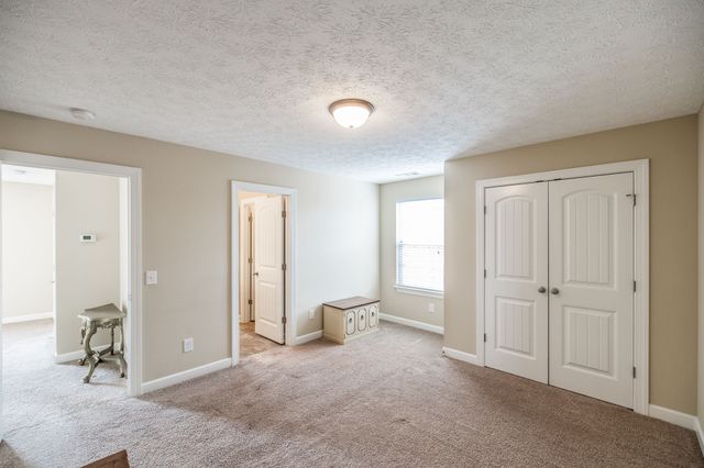 1084 N McMahan Dr, Gallatin, TN 37066