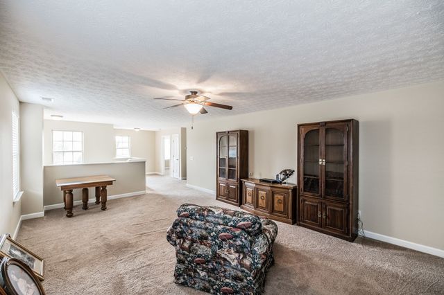 1084 N McMahan Dr, Gallatin, TN 37066