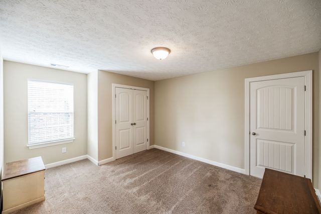 1084 N McMahan Dr, Gallatin, TN 37066