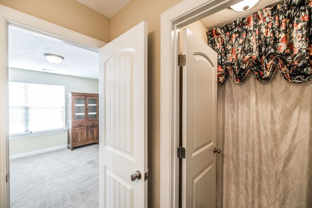 1084 N McMahan Dr, Gallatin, TN 37066