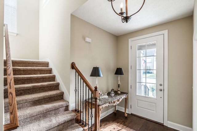 1084 N McMahan Dr, Gallatin, TN 37066