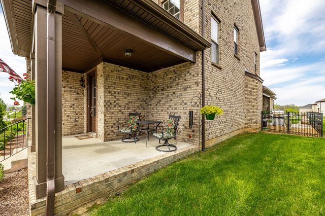 1084 N McMahan Dr, Gallatin, TN 37066