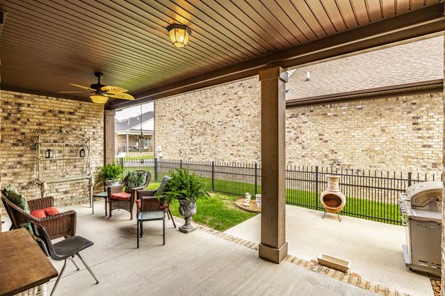 1084 N McMahan Dr, Gallatin, TN 37066