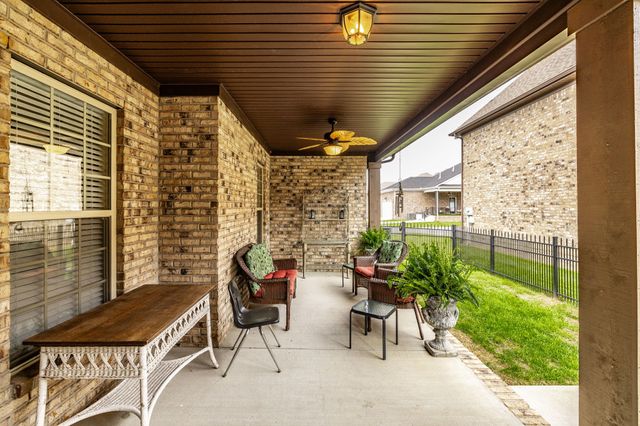 1084 N McMahan Dr, Gallatin, TN 37066
