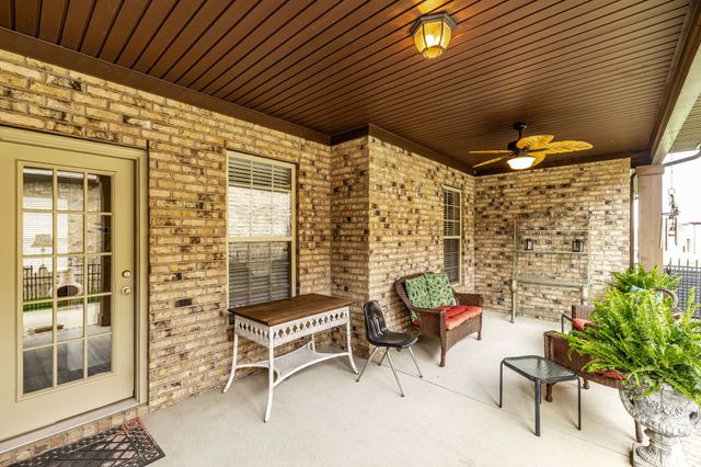1084 N McMahan Dr, Gallatin, TN 37066