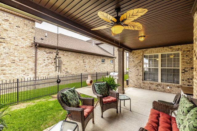 1084 N McMahan Dr, Gallatin, TN 37066
