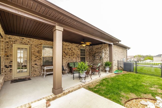 1084 N McMahan Dr, Gallatin, TN 37066