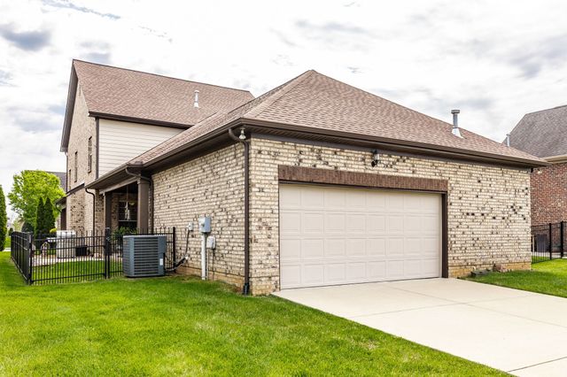 1084 N McMahan Dr, Gallatin, TN 37066