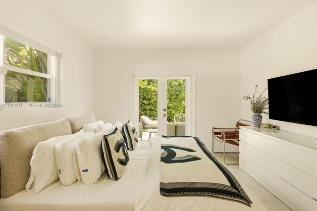 725 W 51st St, Miami Beach, FL 33140