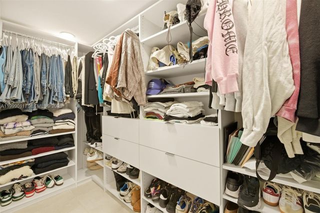 725 W 51st St, Miami Beach, FL 33140