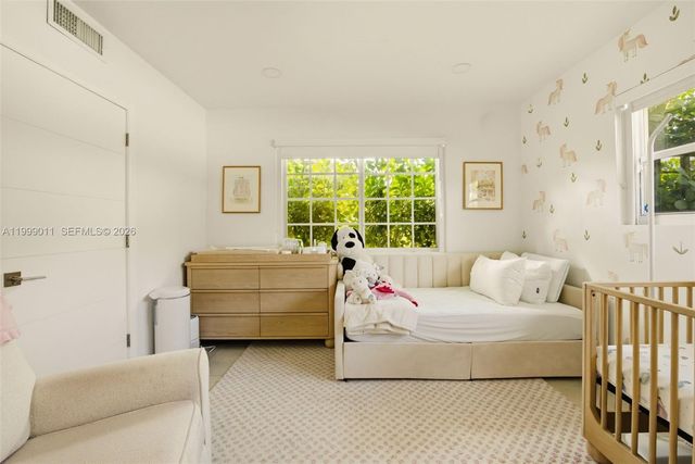 725 W 51st St, Miami Beach, FL 33140