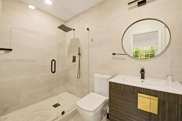 725 W 51st St, Miami Beach, FL 33140