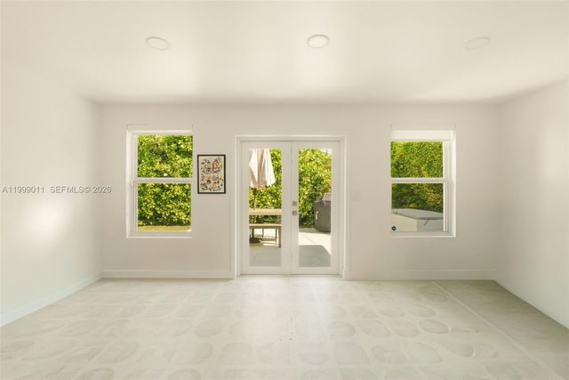 725 W 51st St, Miami Beach, FL 33140