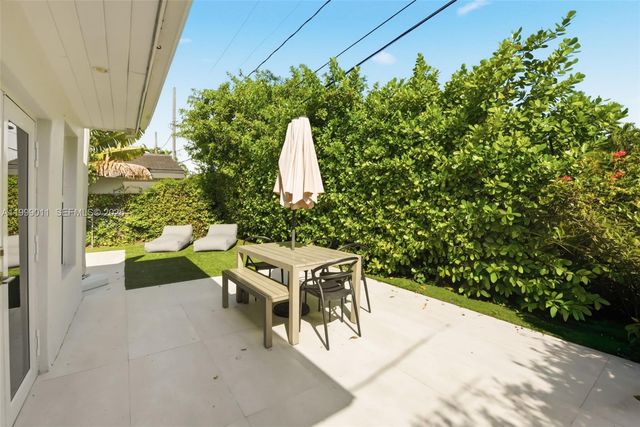 725 W 51st St, Miami Beach, FL 33140