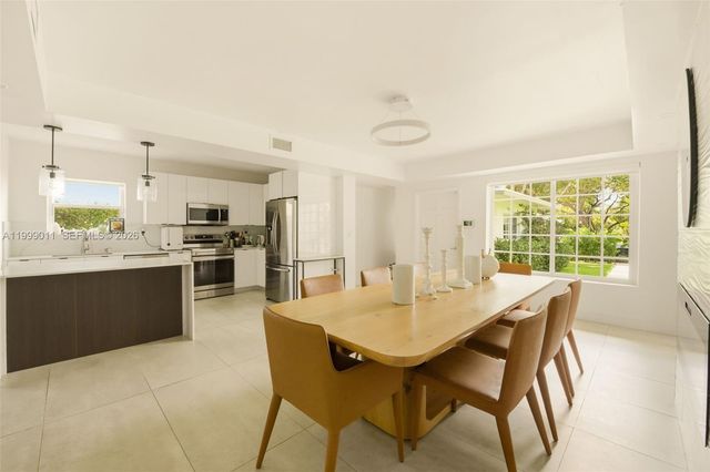 725 W 51st St, Miami Beach, FL 33140