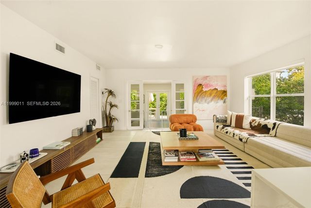 725 W 51st St, Miami Beach, FL 33140