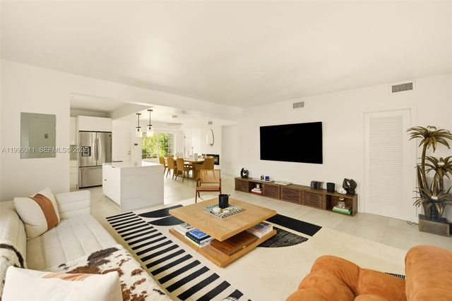 725 W 51st St, Miami Beach, FL 33140