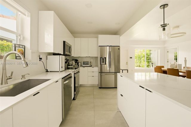 725 W 51st St, Miami Beach, FL 33140