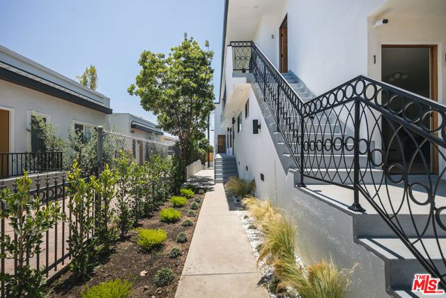 4412 Finley Avenue 5, Los Angeles, CA 90027