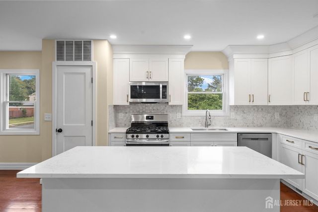 59 Oakland Avenue, Edison, NJ 08817