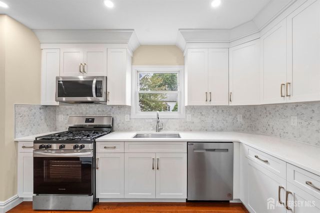 59 Oakland Avenue, Edison, NJ 08817