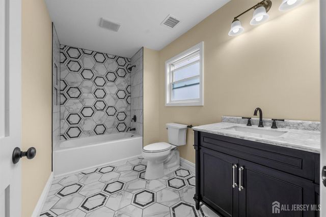 59 Oakland Avenue, Edison, NJ 08817