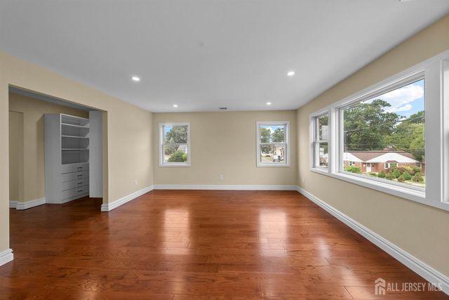 59 Oakland Avenue, Edison, NJ 08817