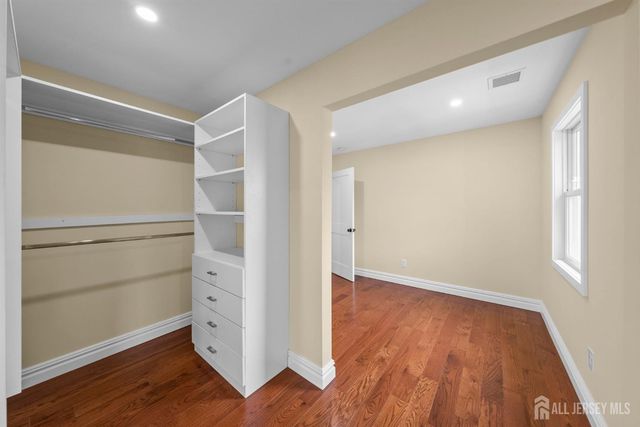 59 Oakland Avenue, Edison, NJ 08817