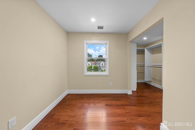 59 Oakland Avenue, Edison, NJ 08817