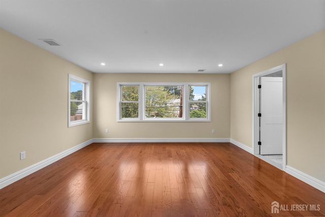 59 Oakland Avenue, Edison, NJ 08817