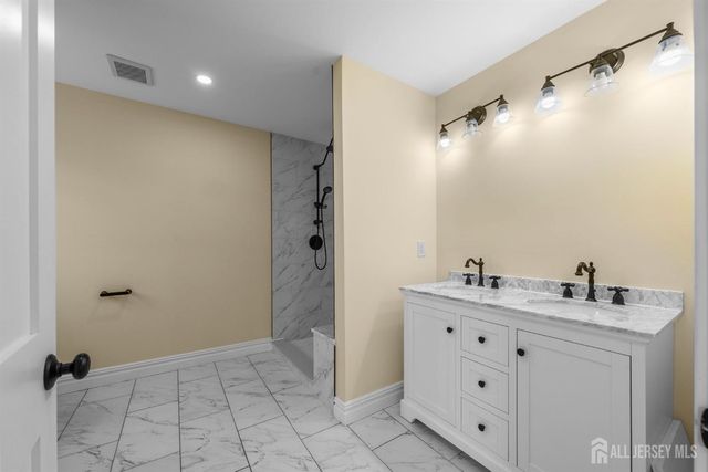 59 Oakland Avenue, Edison, NJ 08817